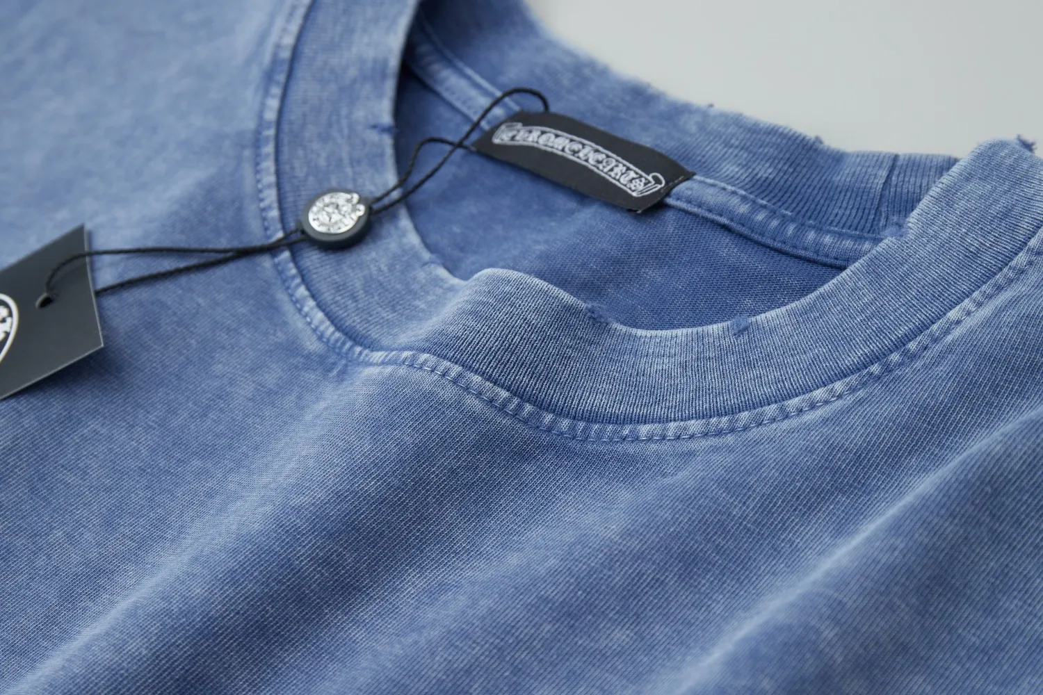 🅿️230 ✨CH✨🆕25SS spring and summer new style Crow ✝ embroidered short-sleeved frame Light luxury essential item for daily commuting for men and women Correct version Welcome to compare Detailed features · 280g 100% pure cotton double yarn jersey fabric · Custom dyed in the same vat, special thickened 32 count double-ply 1X1 thread · Imported Australian pearlescent diamonds✝patterns➕hardware nuts are stamped at high temperature. Ready-made garments are dyed and then faded and fried with snowflakes and frayed. Then washed to make them look old. General washing improves the effect · Double-needle sewing and seam-crossing process · Original main mark washed tag brand moisture-proof paper packaging Color: black/rock coffee/green/red/blue Size: S/M/L/XL